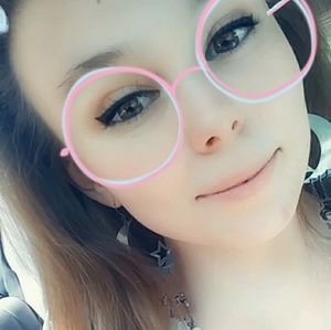 Meet your Posher, Jasmine.